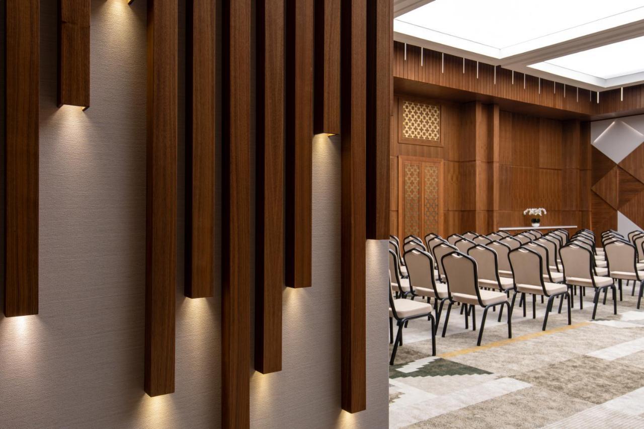 Swissotel Living Джедда Экстерьер фото The interior of the main conference hall