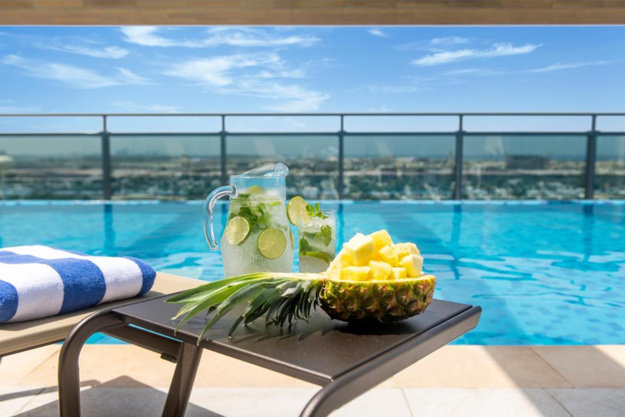 Swissotel Living Джедда Экстерьер фото The pool at the hotel