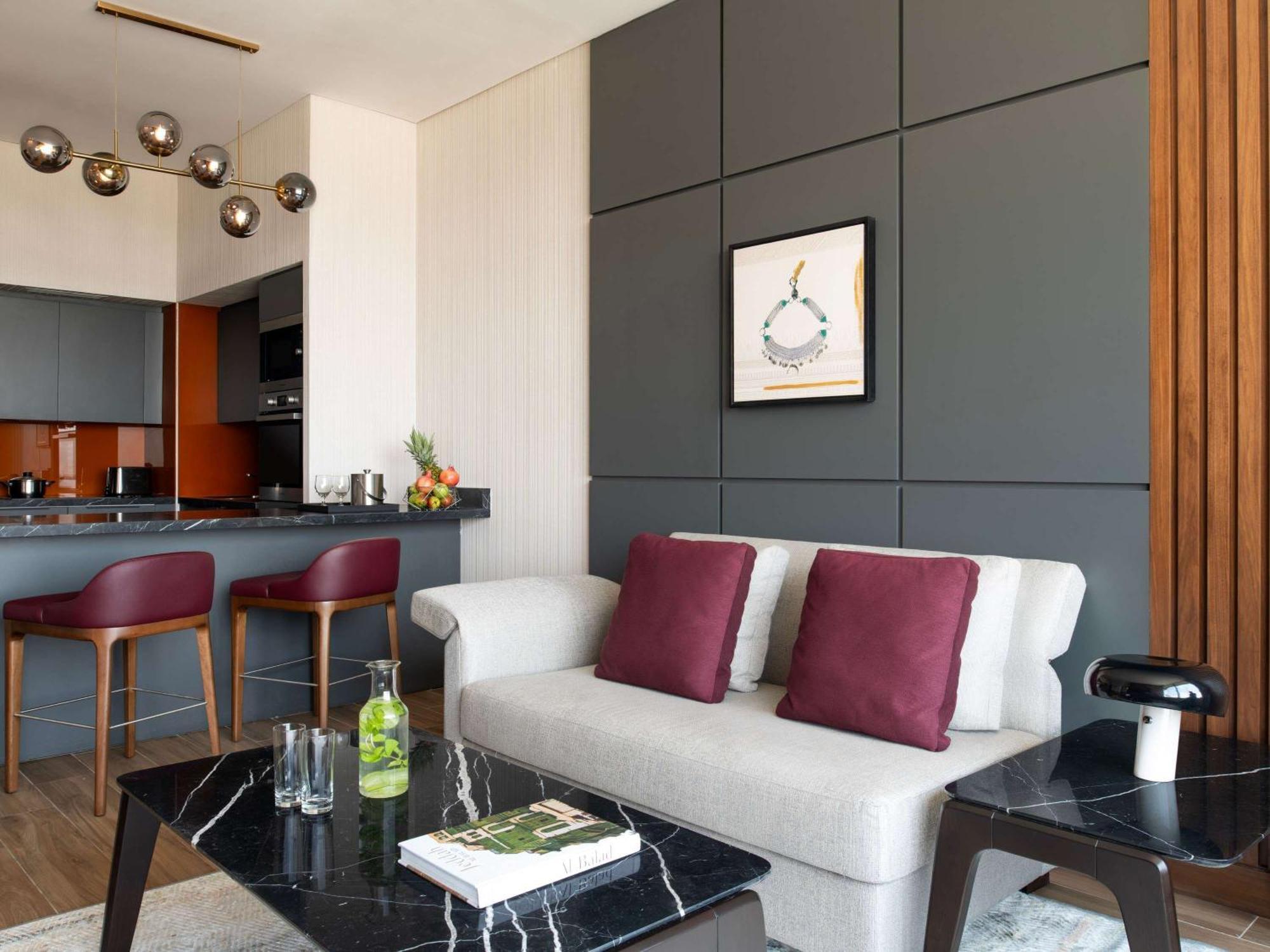 Swissotel Living Джедда Экстерьер фото A living room in a serviced apartment in London